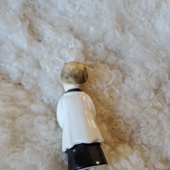 Ceramic Praying Figurine - Picture 9 of 9